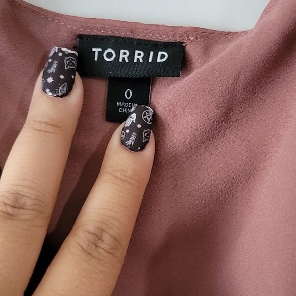 Torrid Pink Mauve V-neck - Picture 3 of 5